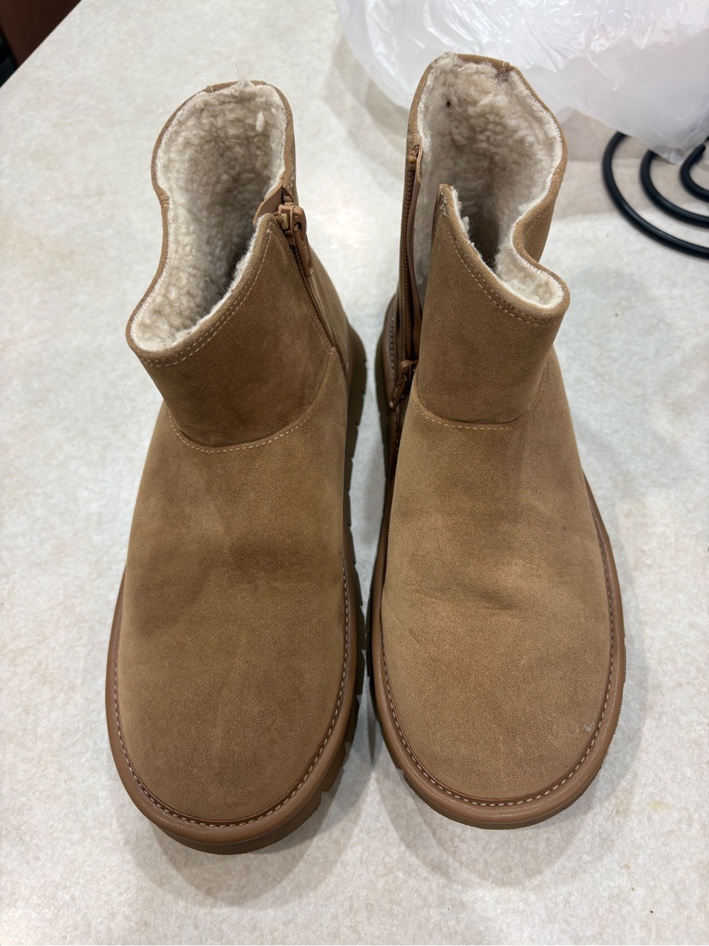 Chestnut Suede Boot with Cream Sherpa Lining size 8